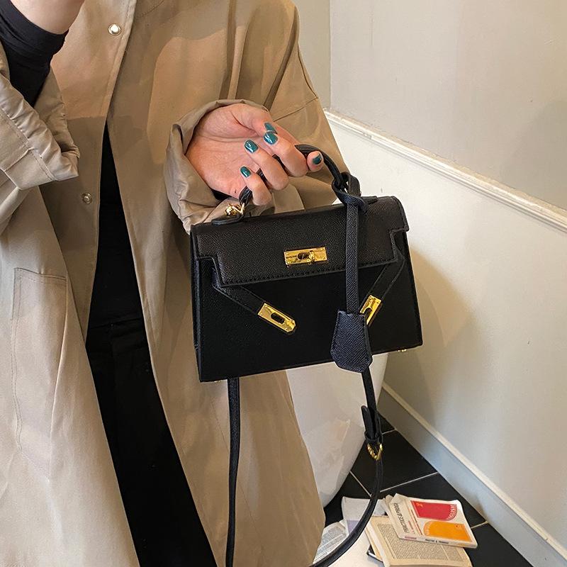 Модная ретро нишевая маленькая квадратная сумка 2025 новая повседневная универсальная женская сумка через плечо изысканная супер огненная сумочка