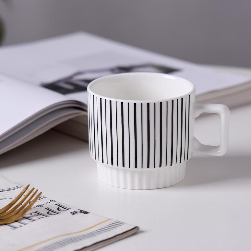 Nordic Simple Black and White Hepburn Style Ceramic Stacked Mug Mug Creative Office Water Cup Couple Mug Design Sense