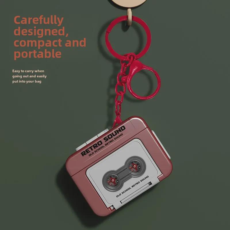 Брелок-ретро-диктофон в стиле TikTok: Мини-записываемая музыкальная шкатулка-подвеска для пар