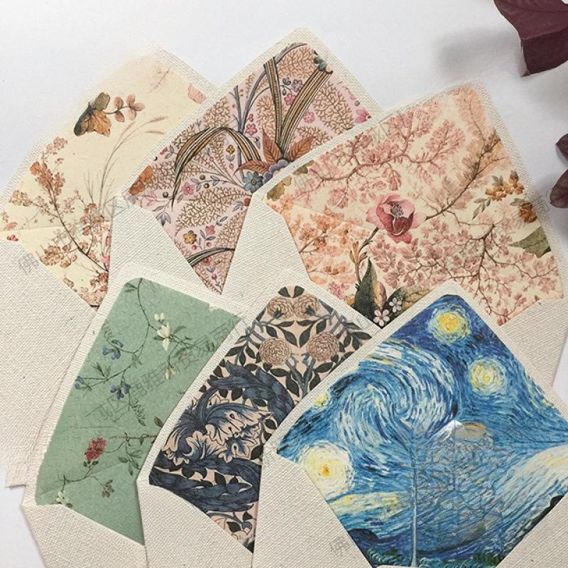 Ретро-пригласительный конверт в художественном стиле с цветной подкладкой и текстурой мешковины