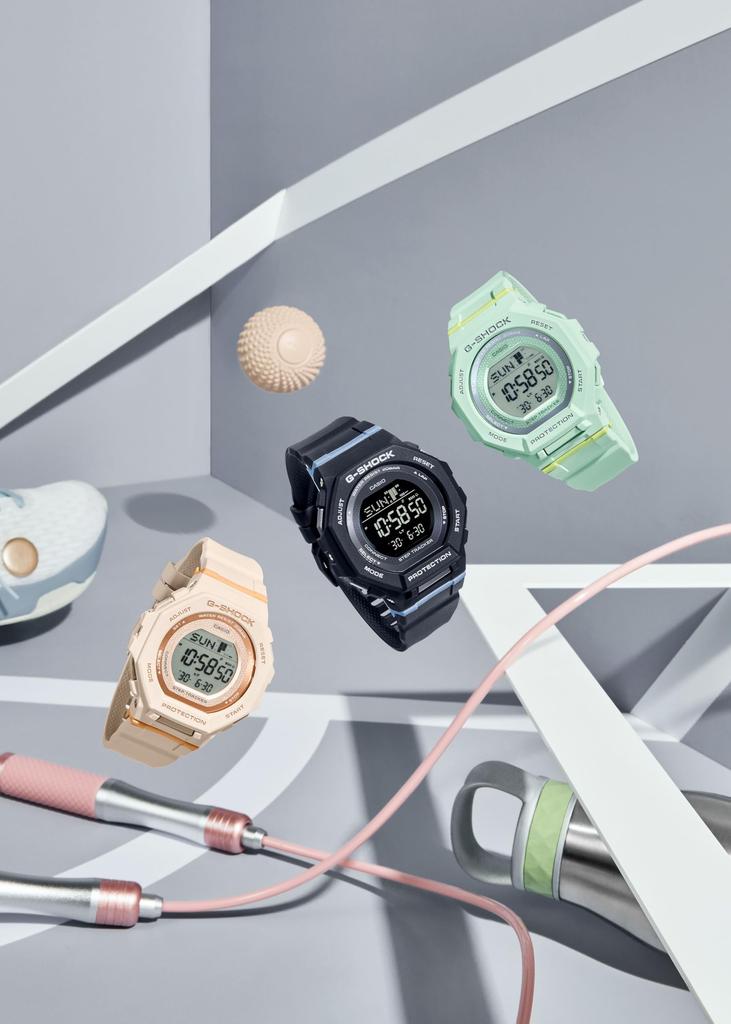 Часы оснащены Bluetooth и используют биопластик Розовый [Casio] G-Shock [] GMD-B300-4JF Женский
