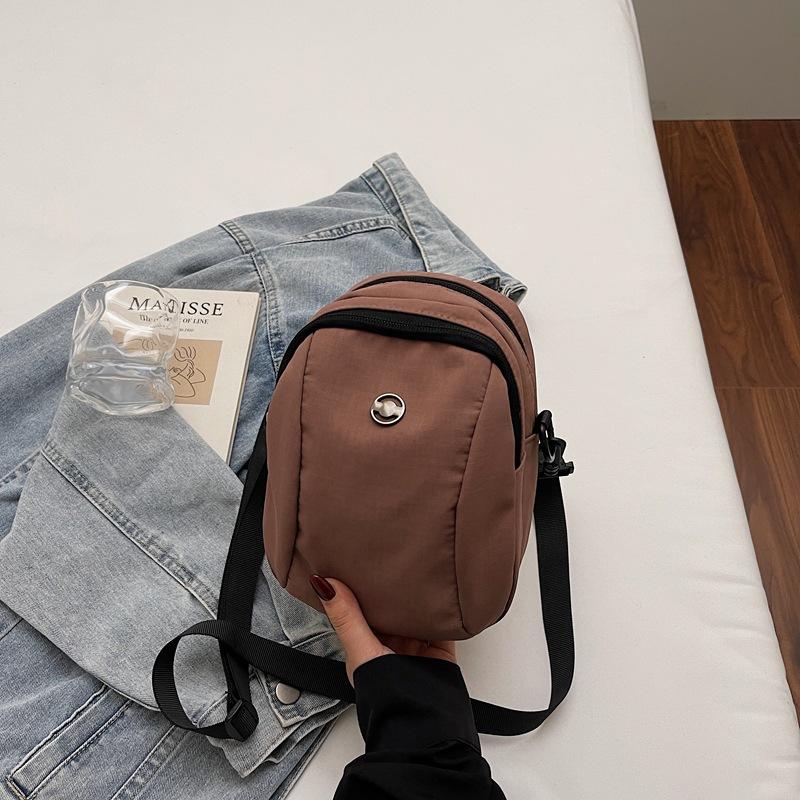 New solid color simple shoulder bag women's outdoor portable commuting fashion small square bag versatile change mobile phone crossbody bag