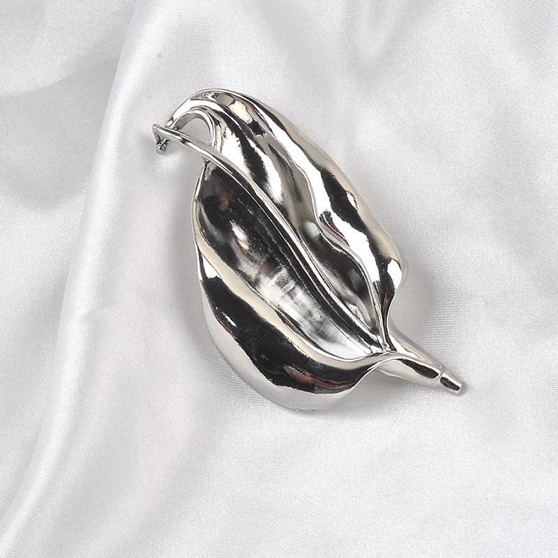 Винтажная металлическая брошь в виде листьев ириса для женщин, уникальный нежный костюм, корсаж, аксессуары, ювелирные изделия для вечеринок