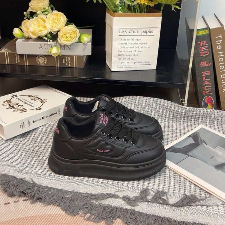 Популярные универсальные туфли на платформе белого цвета, женские весенние нишевые модные туфли для досок 2025 года, новые спортивные и повседневные туфли для женщин