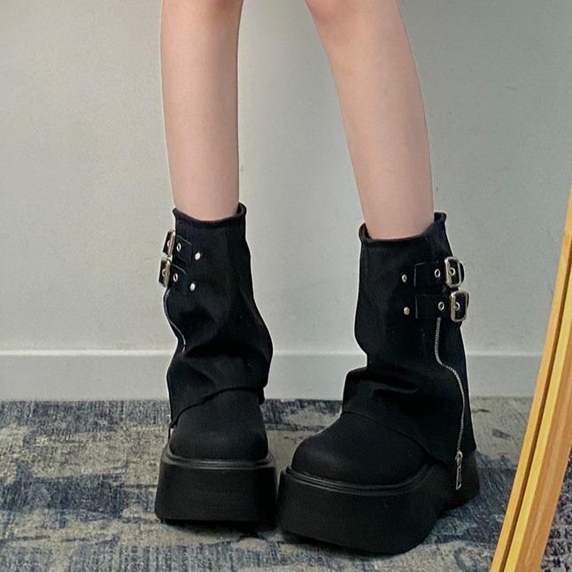 Черные популярные локомотивные утягивающие и увеличивающие ногу ботинки Martin на толстой подошве женские 2025 новые осенние брюки сапоги маленькие короткие сапоги