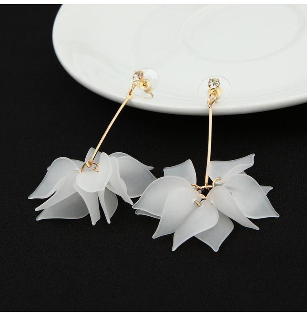 Fashion White Flower Earrings for Women Trendy Crystal Acrylic Pearl Long Tassel Drop Earrings Temperament Party Gift Jewelry