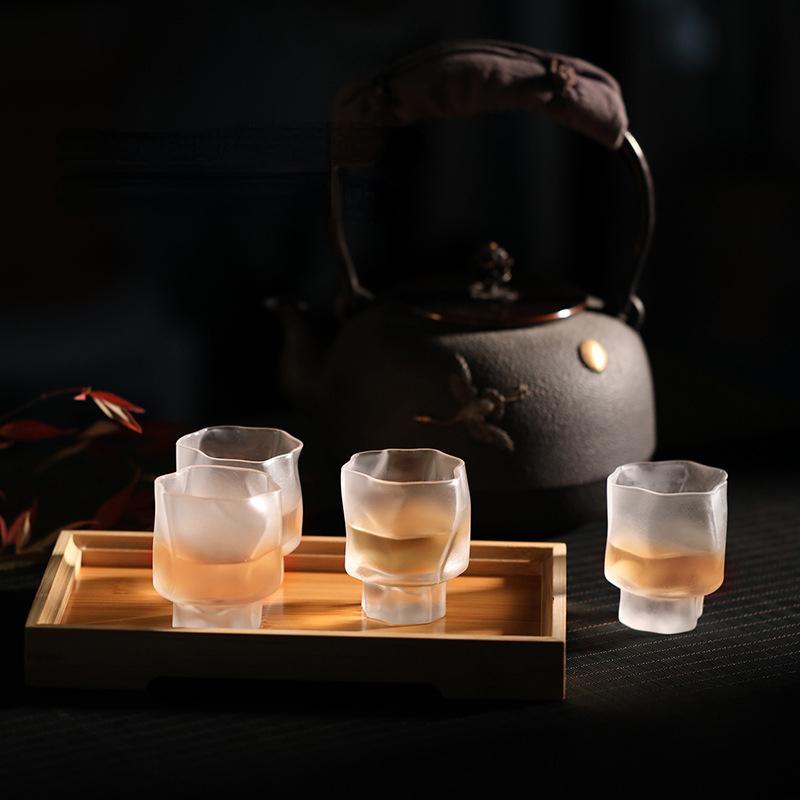Мини-стеклянная чашка для виски, 70 мл, японский нестандартный художественный стакан для вина, дизайнерская чашка, матовые хрустальные чашки для сакэ, рюмки, дропшиппинг