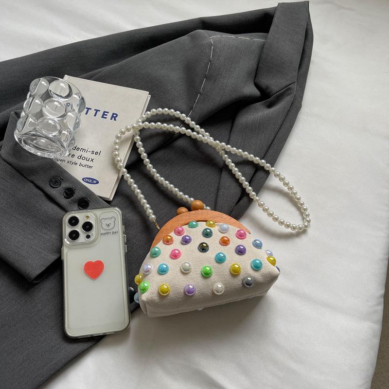 Летняя маленькая сумка 2025 новая Мори милая девушка маленький ароматный ветер жемчужная цепочка плечо клип застежка сумка-ракушка pu