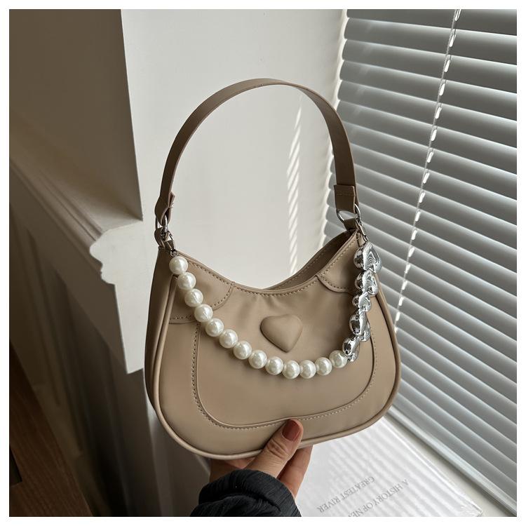 Жемчужная сумочка женская 2024 новая трендовая корейская нишевая сумка подмышку премиальная иностранная сумка-мессенджер сумка на плечо