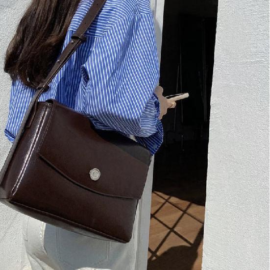 New Niche Design Retro Large Capacity Briefcase Textured Commuter Crossbody Simple Messenger Bag