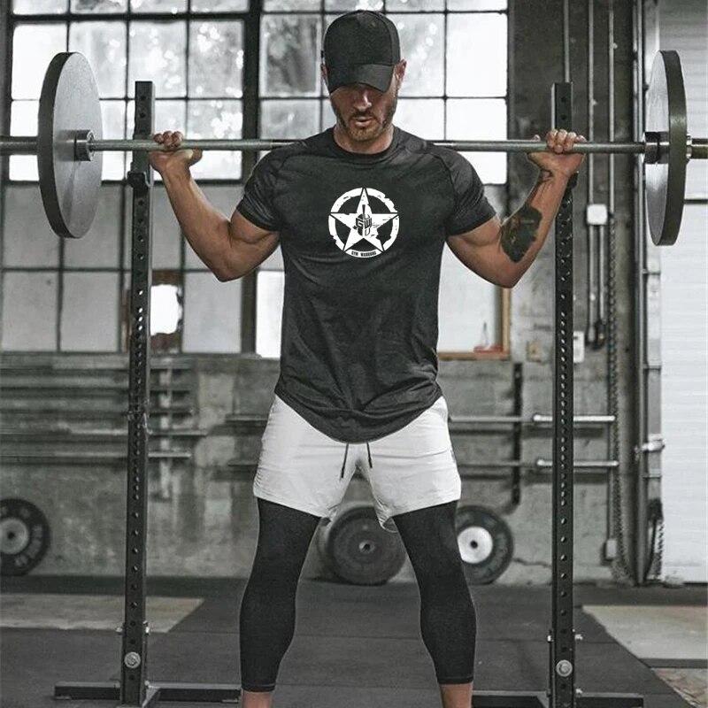 Muscleguys Мужская сетчатая дышащая футболка для фитнеса, повседневная спортивная одежда с короткими рукавами и круглым вырезом