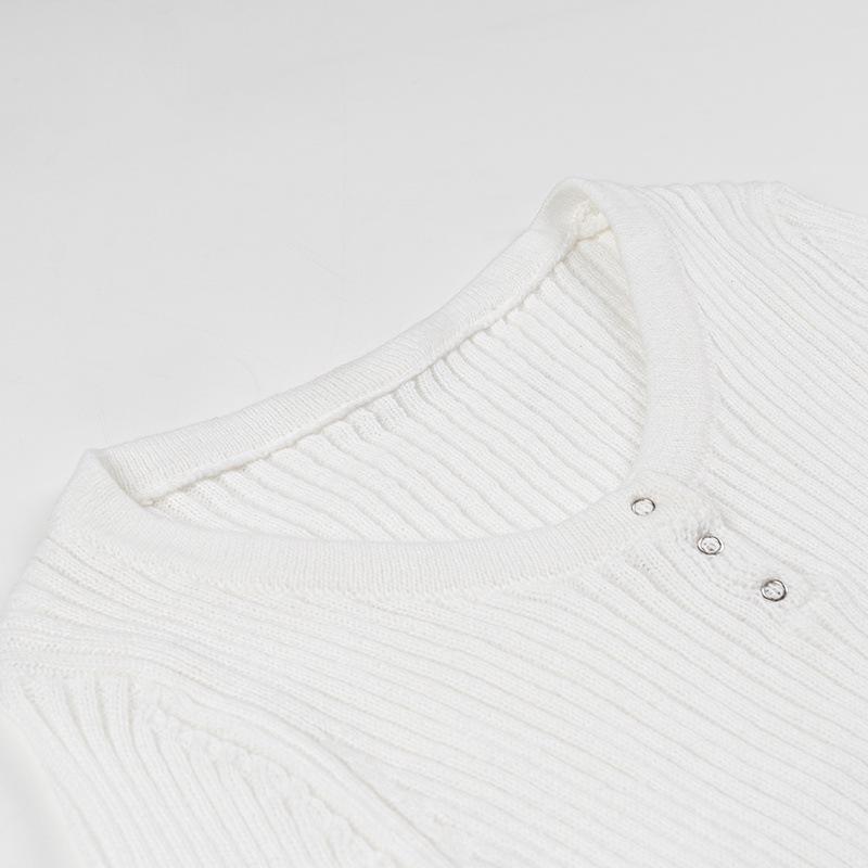 2024 Winter Women's European & American Fashion Round Neck Button-Embellished Sweater