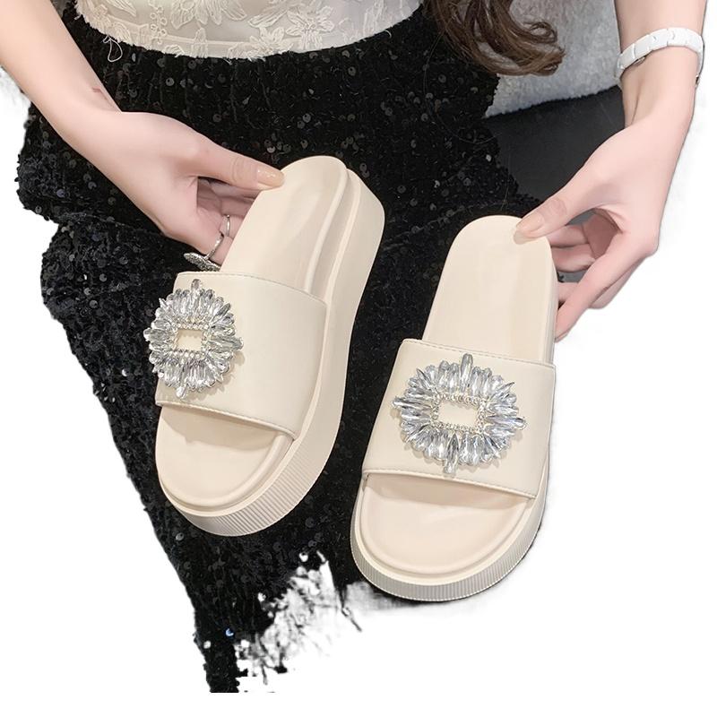Модные новые летние тапочки с пряжкой из кристаллов и камней, женские босоножки на платформе, утолщенные каблуки, шлепанцы для улицы, женские туфли-маффины