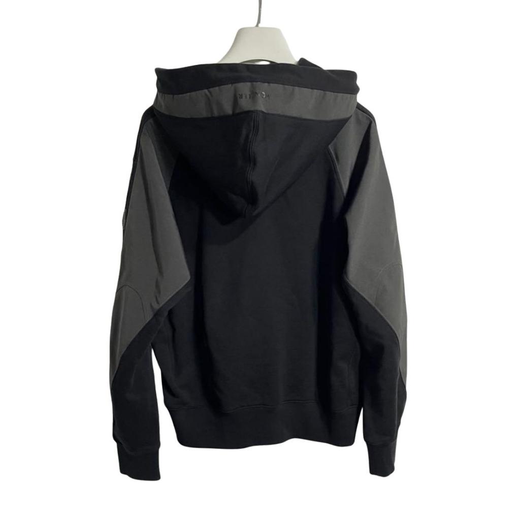 Подержанный женский пуховик MONCLER