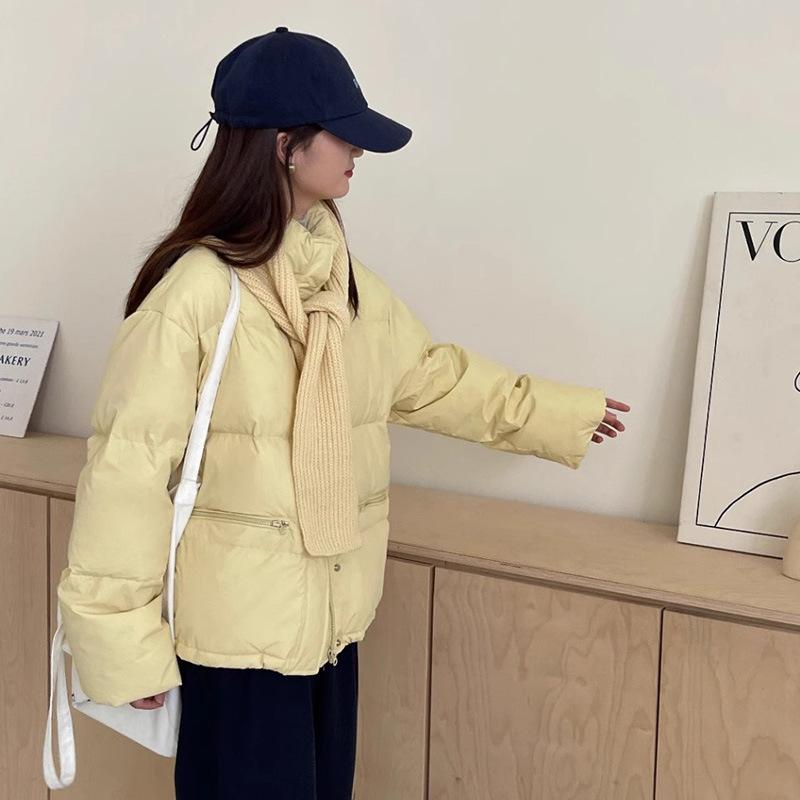 Милая женская короткая куртка-пуховик 2024 года, новая мода, воротник-стойка, съемный шарф, шапка, утолщенная куртка-хлеб, модная