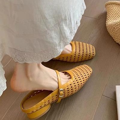 Туфли с вырезами, шлепанцы, босоножки на массивном каблуке и пляжные шлепанцы