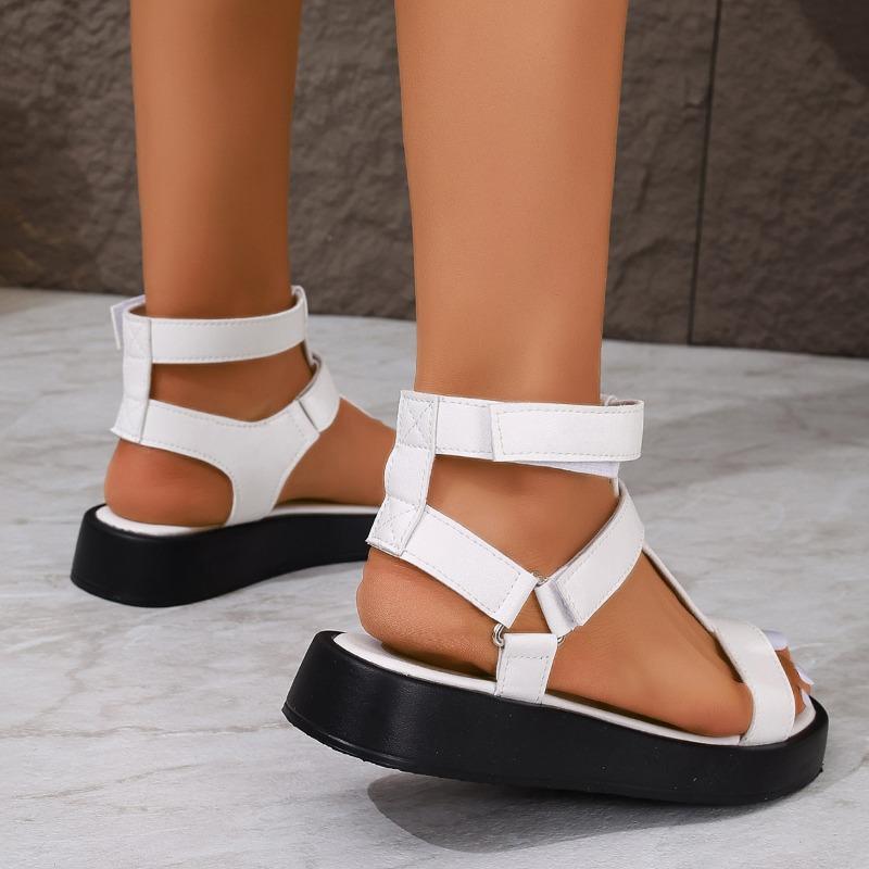 Женские сандалии в римском стиле с одной пряжкой и ремешком-оберткой на толстой подошве