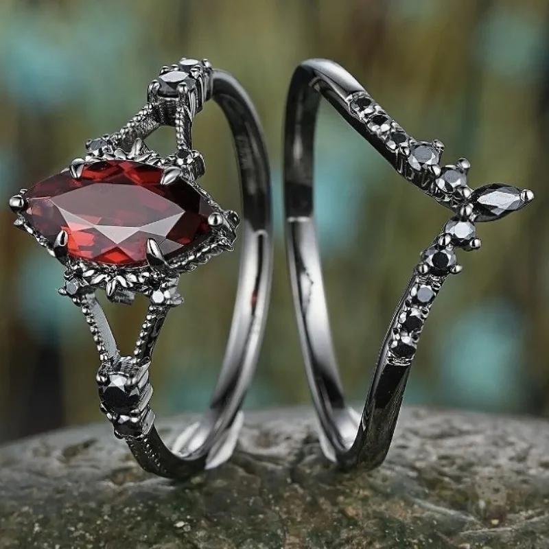 New dark ring, red zircon ring, lava retro horse eye gun, black pair of rings for women