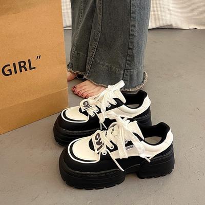 Универсальные маленькие белые туфли женские туфли на платформе-маффине, кроссовки в стиле «папа», весенне-осенние новинки, нишевые спортивные туфли с увеличением роста