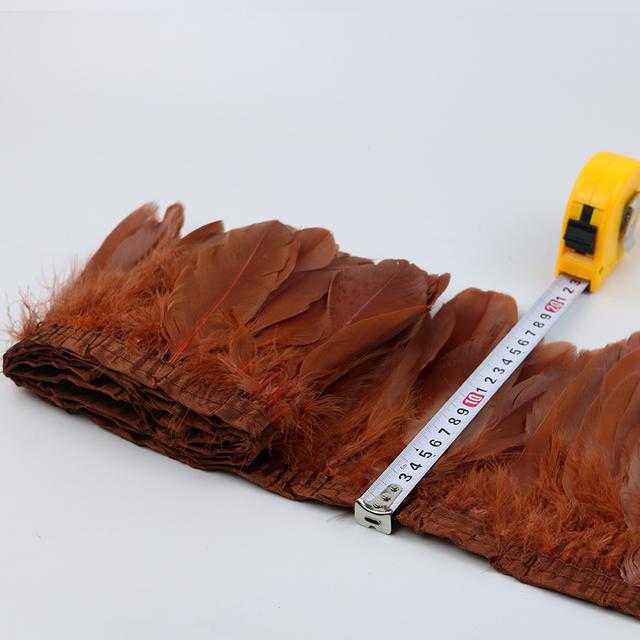 1 Метр Окрашенная Отделка из Гусиного Пера Золотого Цвета для DIY Поделок Вечернее Свадебное Платье Карнавальная Лента Декор для Одежды Плюмаж Аксессуары 15-20см