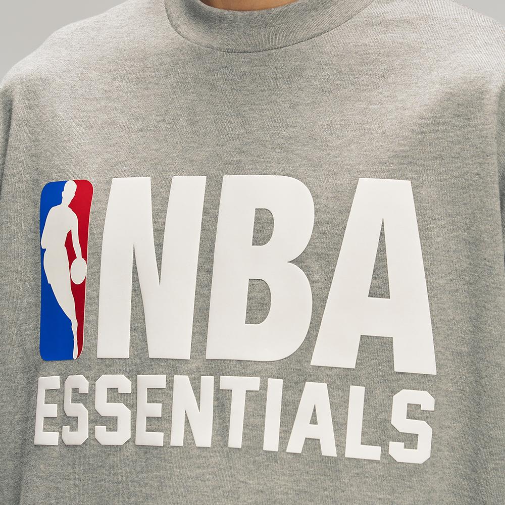 Fear of God Essentials Футболка NBA 90-х Бетонно-серый Мужские Топы Серый 125NB252002F