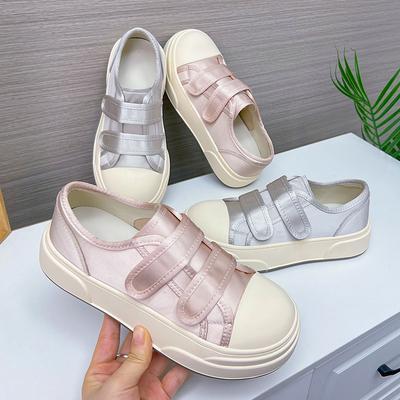 Маленькие белые туфли на липучке женские 2025 весна новые простые повседневные туфли на толстой подошве женские туфли с круглым носком универсальная обувь для детей