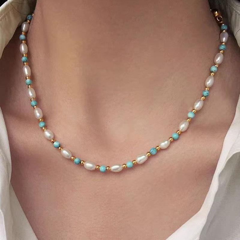 2-Piece Peach Heart Pendant Necklace Design for Women's Fashion Hip Hop Punk Charm Necklace Sweet and Cool Black Beaded Gift