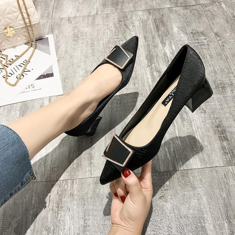 2024 New Pointed Single Shoe Shallow Mouth Thick Heel Heels Women Diamond Fashion Casual Simple All-match Mary Jane Shoes