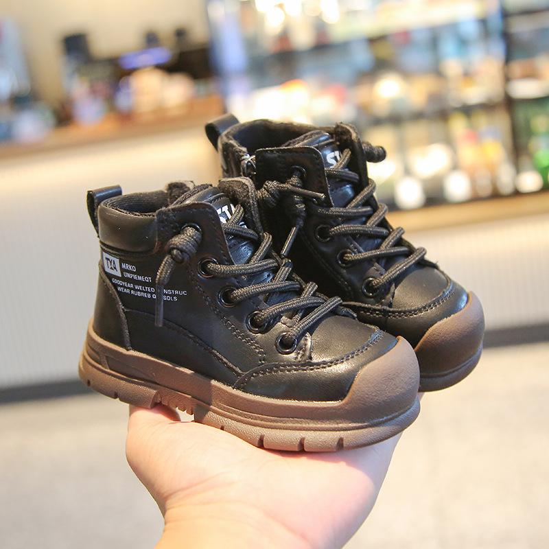 Детская обувь, новые нескользящие зимние ботинки с толстой подошвой и хлопковыми вставками, модные теплые плюшевые кроссовки для девочек, мягкая подошва, кроссовки для кампуса