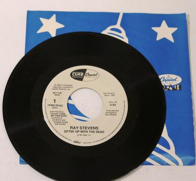 7-дюймовая пластинка РЭЙ СТИВЕНС - Sittin' Up With The Dead 7PRO79182 Curb Records/Прибл. 1990 г. США Фолк Б/У