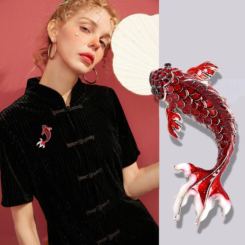 Высококачественная брошь в виде золотой рыбки, стекающей с масла, универсальная европейская и американская брошь с инкрустацией в виде кои из бриллиантов