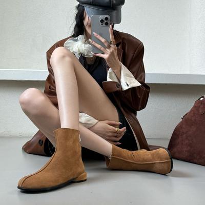 Новинка корейская версия с круглым носком универсальные короткие ботинки женские 2025 новая зима ретро замшевые ботинки мартин нишевые низкий каблук