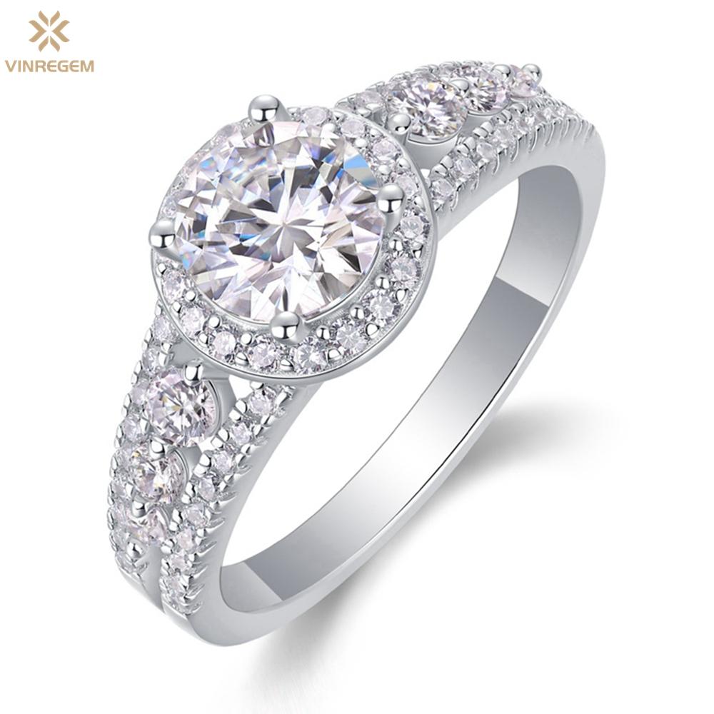 Vinregem Elegant 100% 925 Sterling Silver Sparkling Round Cut 6.5 MM 1CT 3EX VVS1 D Color Real Moissanite Diamonds Ring Wedding Engagement Jewelry