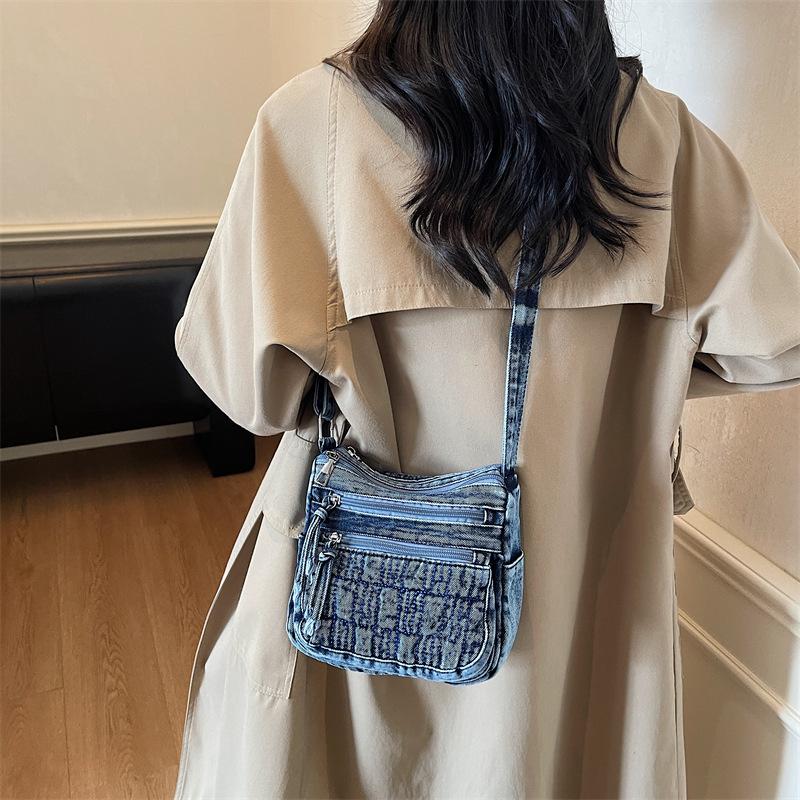 Washed denim shoulder messenger bag 2025 autumn new large capacity casual backpack retro fashion bag women