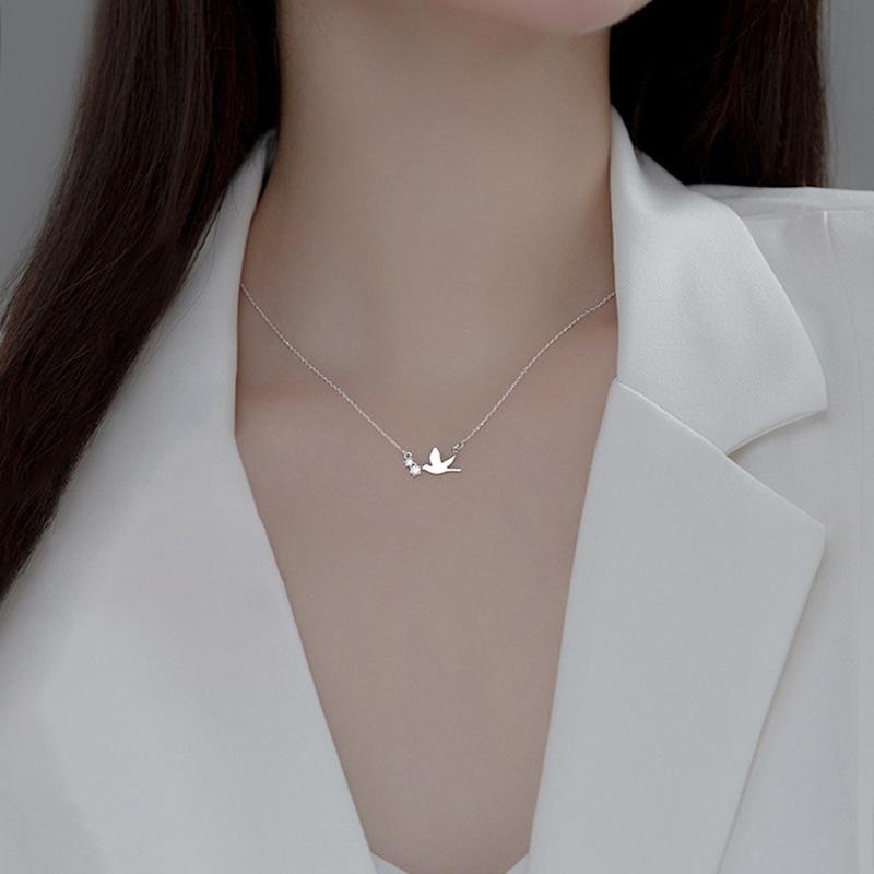 Korean Zinc Alloy Color Cute White Dove Necklace for Women Fashion Simple Temperament Zircon Clavicle Chain Necklace Jewlery