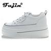 Fujin 7 см из натуральной кожи на танкетке, дышащие женские повседневные кроссовки, летние удобные белые полые женские туфли на шнуровке