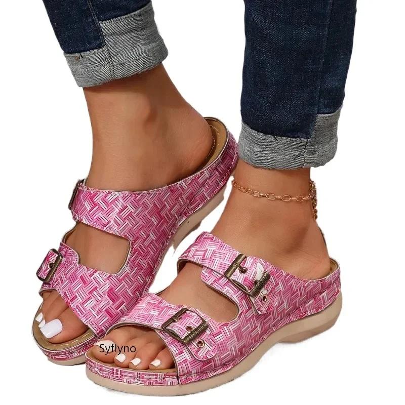 Мода 2024 года, модные летние женские тапочки с закрытым носком, летняя обувь, удобные женские сандалии на танкетке с двойной пряжкой, повседневные тапочки на платформе