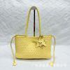 New Niche Design Handmade Champagne Woven Bag Large Capacity Commuter Shoulder Bag Women