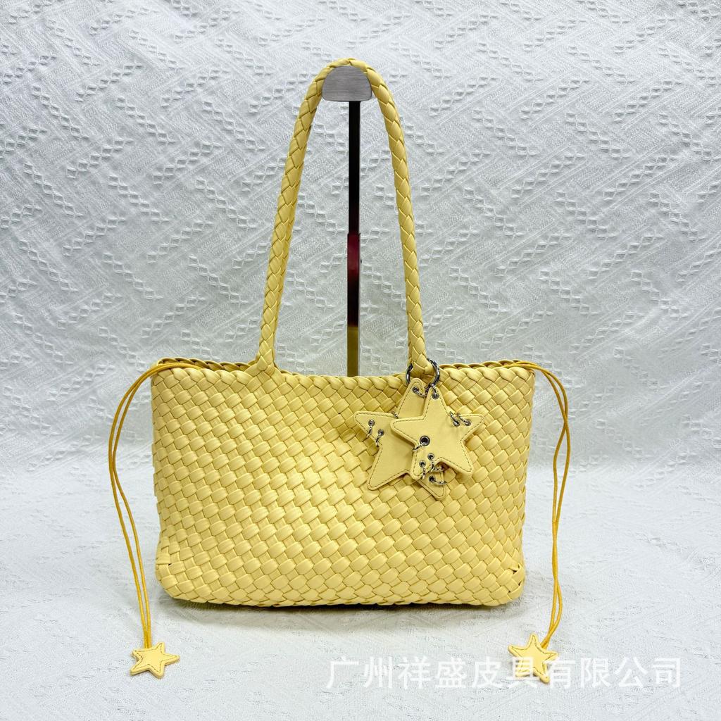 New Niche Design Handmade Champagne Woven Bag Large Capacity Commuter Shoulder Bag Women