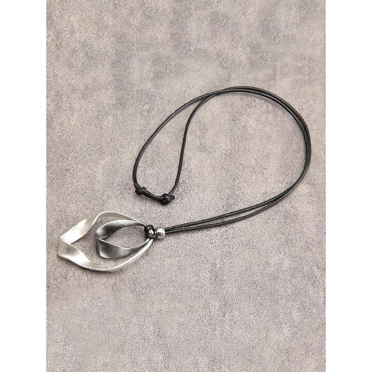 Leather Necklace for Women Boho Choker Necklace Long Cord Leather Pendant Bohemian Neckalce Vintage Alloy Pendant Leather Rope Necklace Wooden