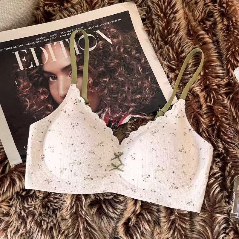 Sweet polka dots without traces gather small breasts, close secondary breasts, prevent sagging, comfortable thin bra cover, sexy and pure desire