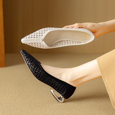 Модные женские новые весенне-летние остроносые кожаные коровьи плетеные полые дышащие на среднем каблуке модные туфли-лодочки рабочая обувь