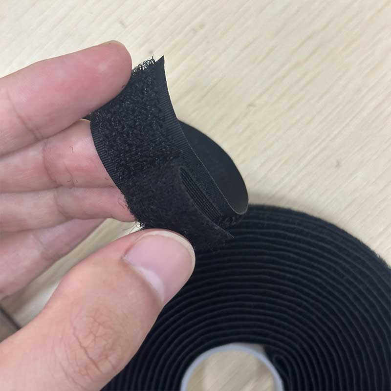 1 шт. самоклеящаяся лента-липучка, многоразовые нейлоновые кабельные зажимы, регулируемая крепежная лента с кнопками, в комплекте 25 пластиковых зажимов