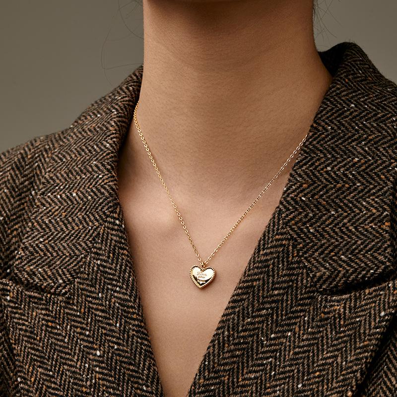 Minimalist Advanced Engraved Love Heart Clavicle Necklace Gold Plated For Women