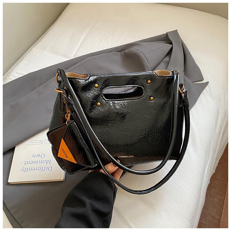 Ретро сумка женская осенняя новая высокоценная повседневная модная портативная на плечо сумка-мессенджер для通勤 женская сумка