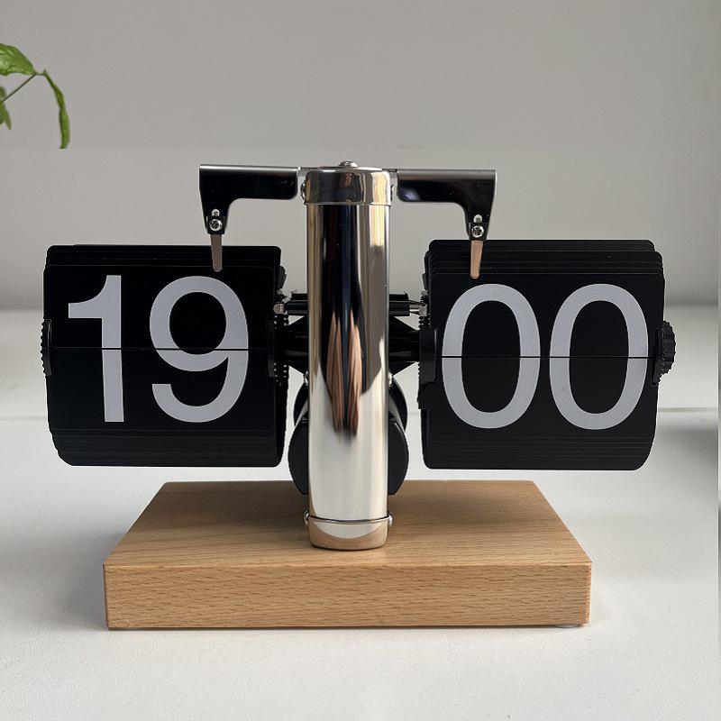 European Style Retro Flip Page Clock - Automatic Table Ornament for Living Room