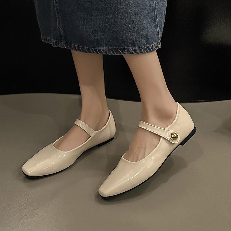 Французский темперамент ретро туфли Мэри Джейн с квадратной головкой женские 2024 новые туфли на плоской подошве с неглубоким горлом на мягкой подошве для поездок на работу