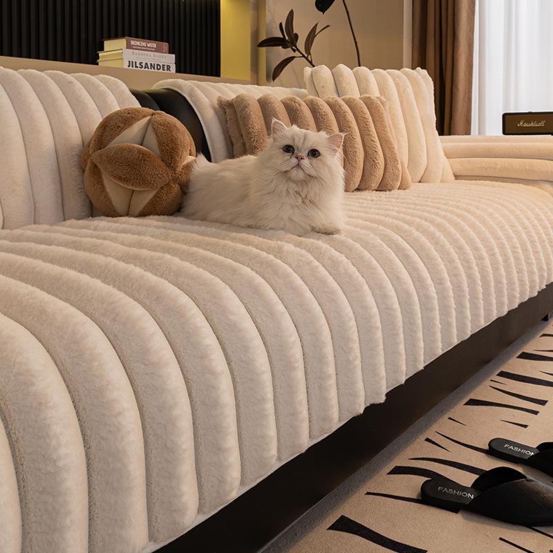 Зимний чехол на диван Новый утолщенный нескользящий чехол на сиденье кремового цвета Ветрозащитный чехол высокого качества Подушка для дивана из кроличьего плюша