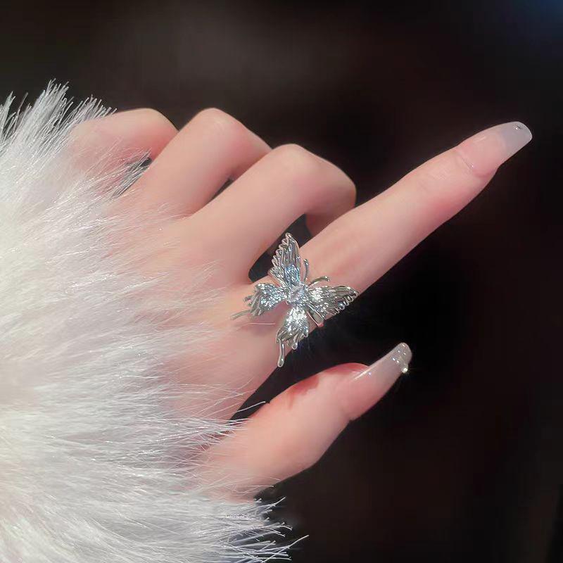 Premium Sense Can Pull Silver Butterfly Fringed Necklace Design Fashion Autumn And Winter Sweater Chain Collarbone Chain Jewelry