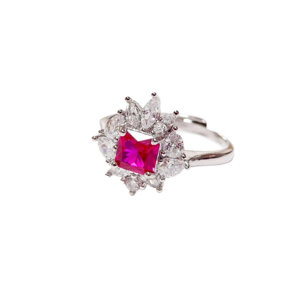 Gessen Jewelry: Элегантный набор: серьги, кольцо и подвеска с красными цирконами